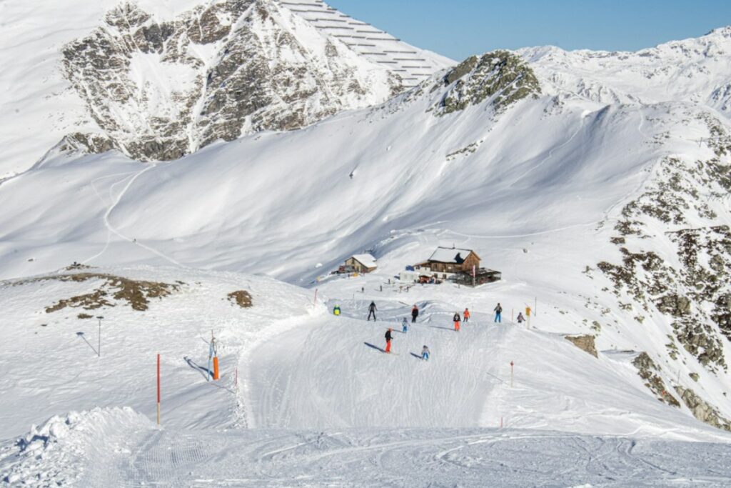 Titelbild zu „Skigebiete im Zillertal – hier kommen Wintersportler auf ihre Kosten“